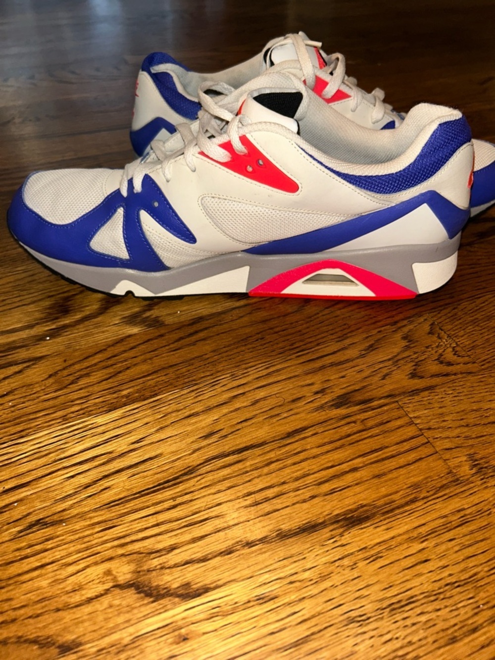 Nike Men’s Athletic Shoes White Black Royal Blue with Pink Accent Size 13 - Picture 4 of 7